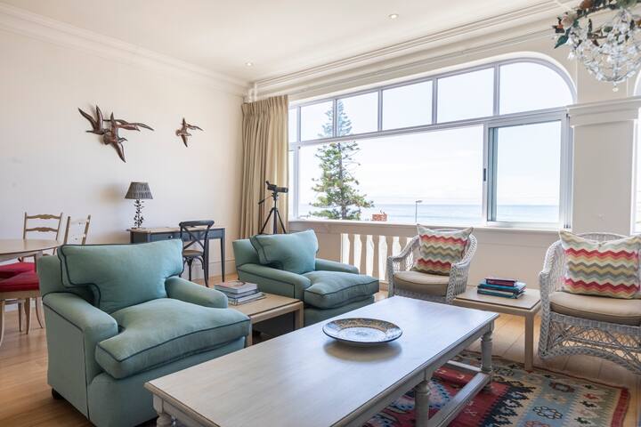 Whalehaven: Kalk Bay Apartment with Harbour Views gallery image 4