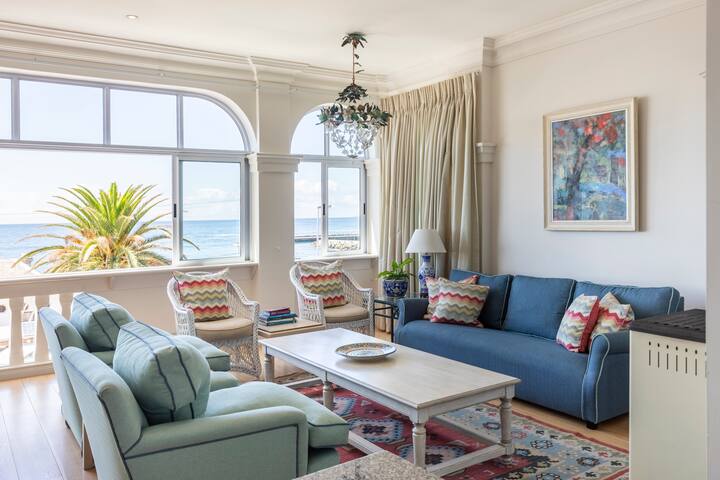 Whalehaven: Kalk Bay Apartment with Harbour Views gallery image 2