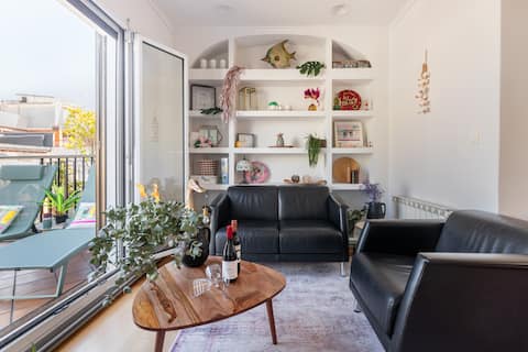 Top performing Airbnb: Radiant Sea-View Penthouse. Experience in Old Town in Euskadi
