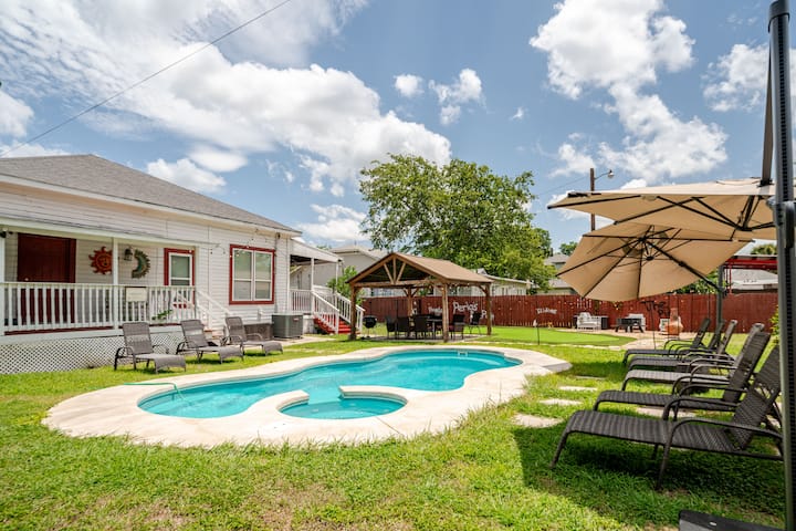 Casa Perla Pool, Spa, Fire Pit & Margarita Bar - San Antonio, TX