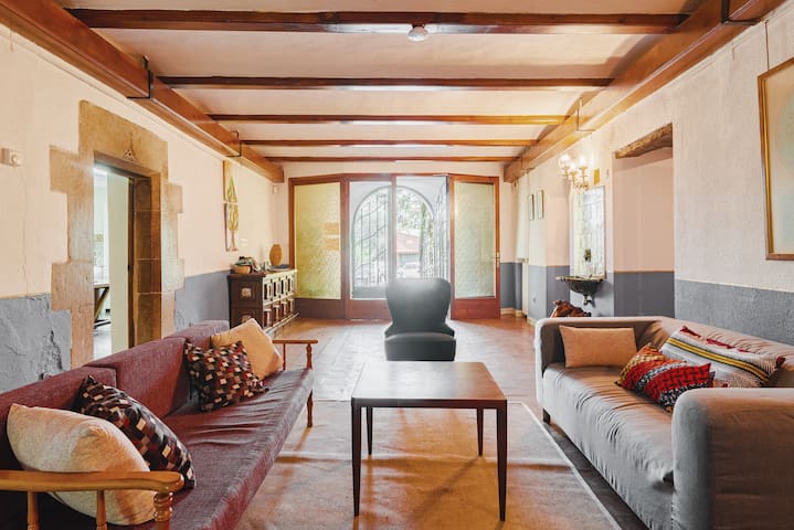 Masía tradicional con piscina. 1 3 plazas