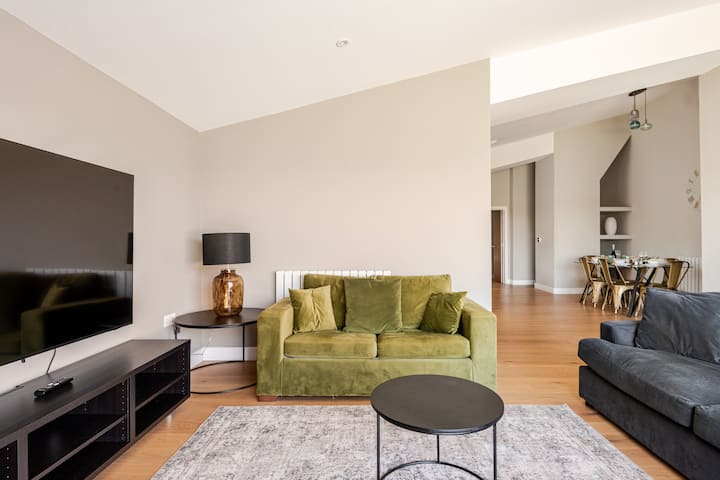 The Milking Parlour | Sleeps 6 & Pet| Hot Tub - 몬머스