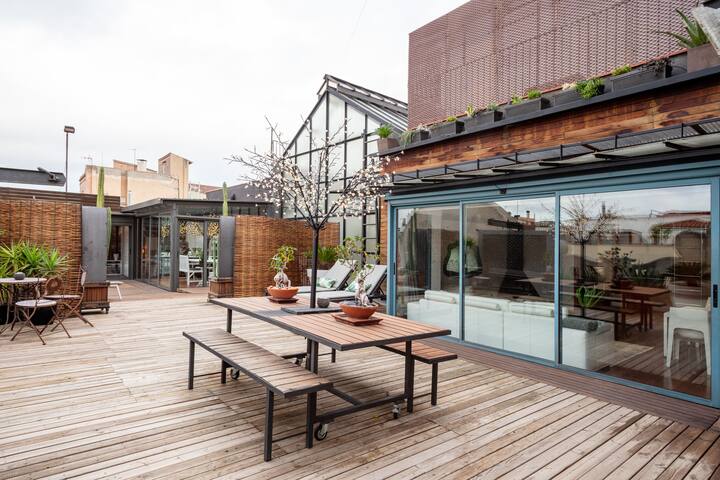 Impressive Design-Forward Penthouse in an Historic Building gallery image 5