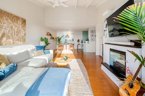 Top performing Airbnb: Beachfront Solana Escape: Pool, Tennis, 2B2B, View in Solana Beach