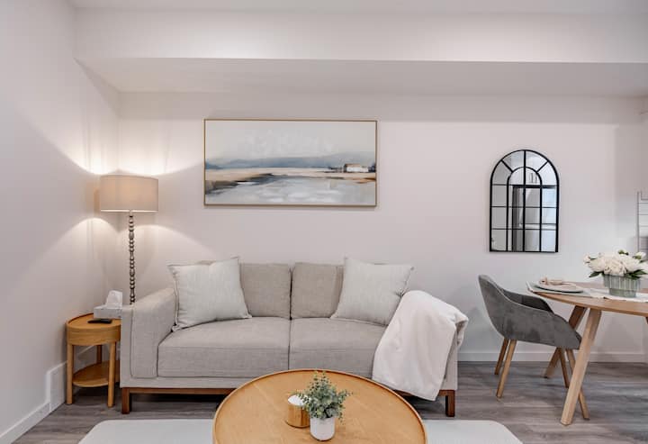 Haven Stay | Cozy Private Basement - Edmonton