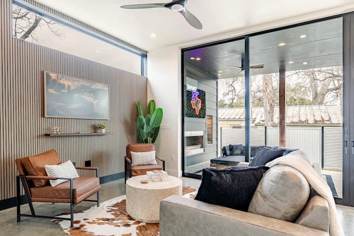 Private Downtown Compound W/ Pool + Guesthouse - Austin, TX