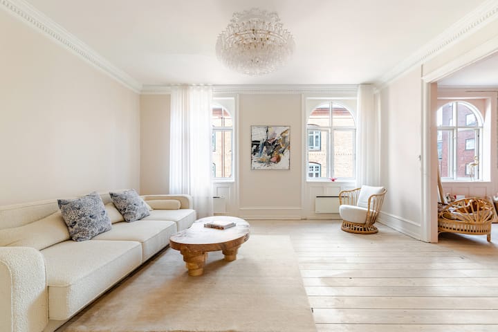 Elegant Apartment | Private Parking - Copenaghen