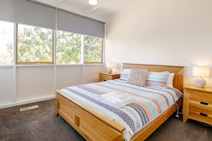 Chumba kikuu cha kulala chenye mandhari ya Ghuba ya Peninsula ya Mornington