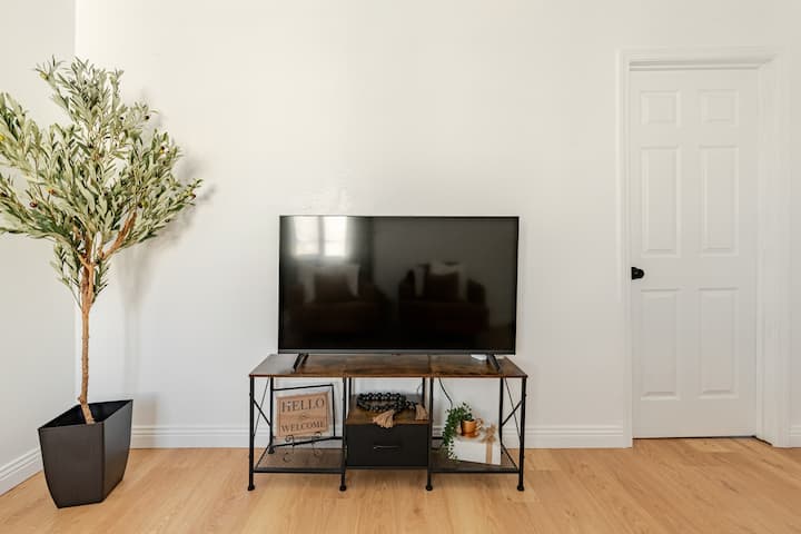 Enchanted Arvin-stylish Back House - Bakersfield, CA