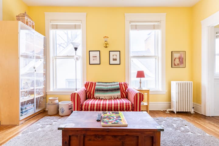 Victorian Gem in Heart of FLW District/2nd floor