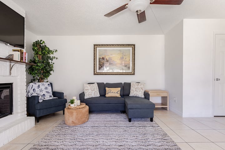 Cozy Coastal Retreat 
Near Beach + Speedway - Daytona Beach, FL