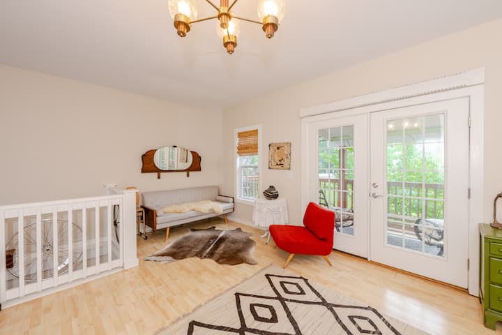 Sunny Bungalow Loft In Historical Downtown - Wilmington, NC