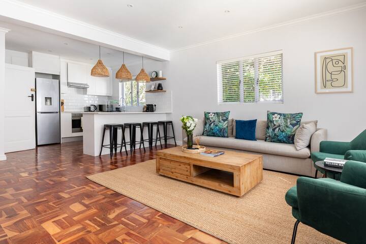 Modern, & Spacious Apartment off Kloof St. gallery image 3