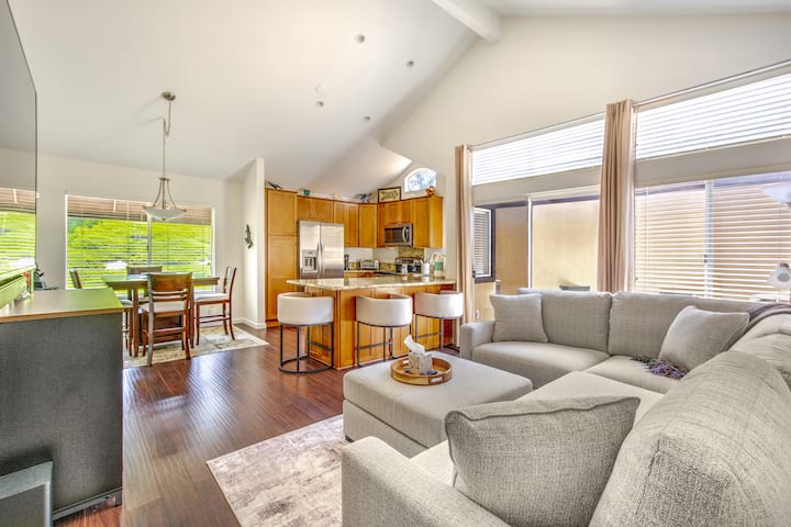 Minutes To The Beach! Walk To Shop & Dine. Garage - Dana Point, CA