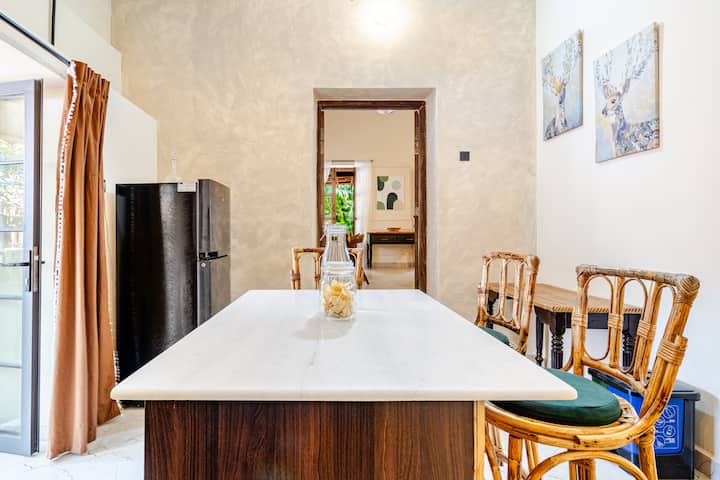 Dining area image 2
