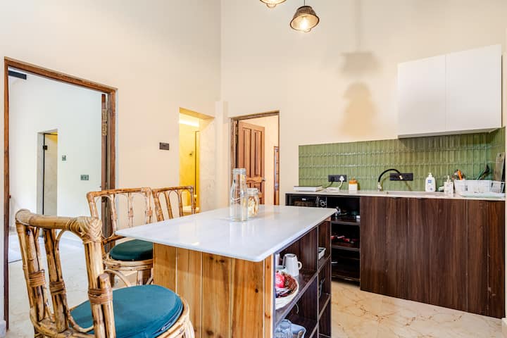 Dining area image 4