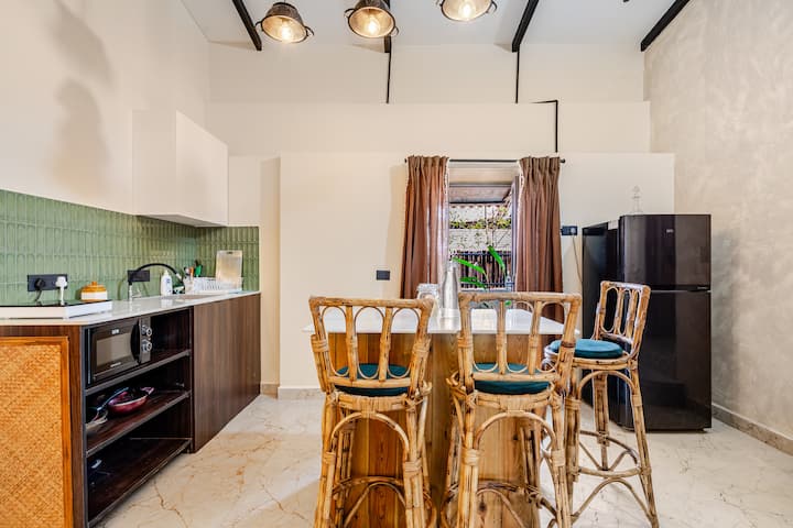 Dining area image 1