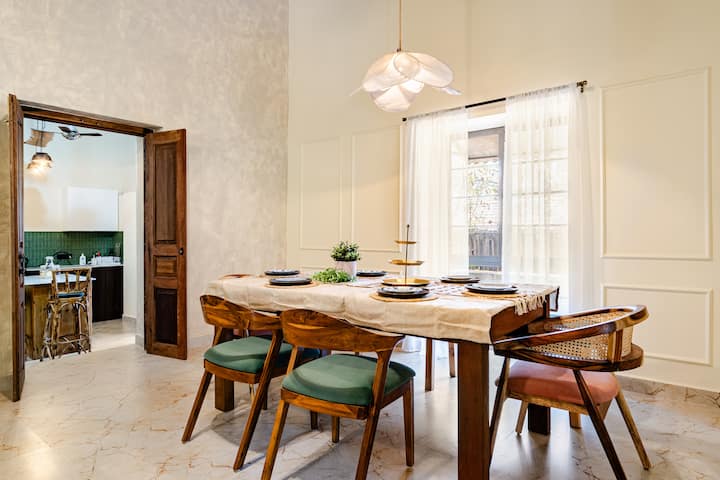 Dining area image 5