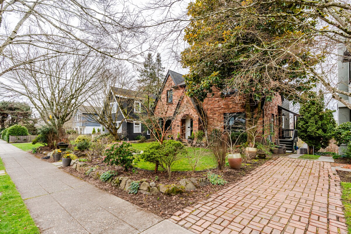 Daylight Laurelhurst Suite
