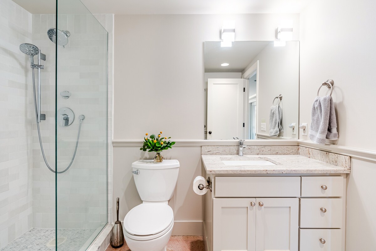 Daylight Laurelhurst Suite
