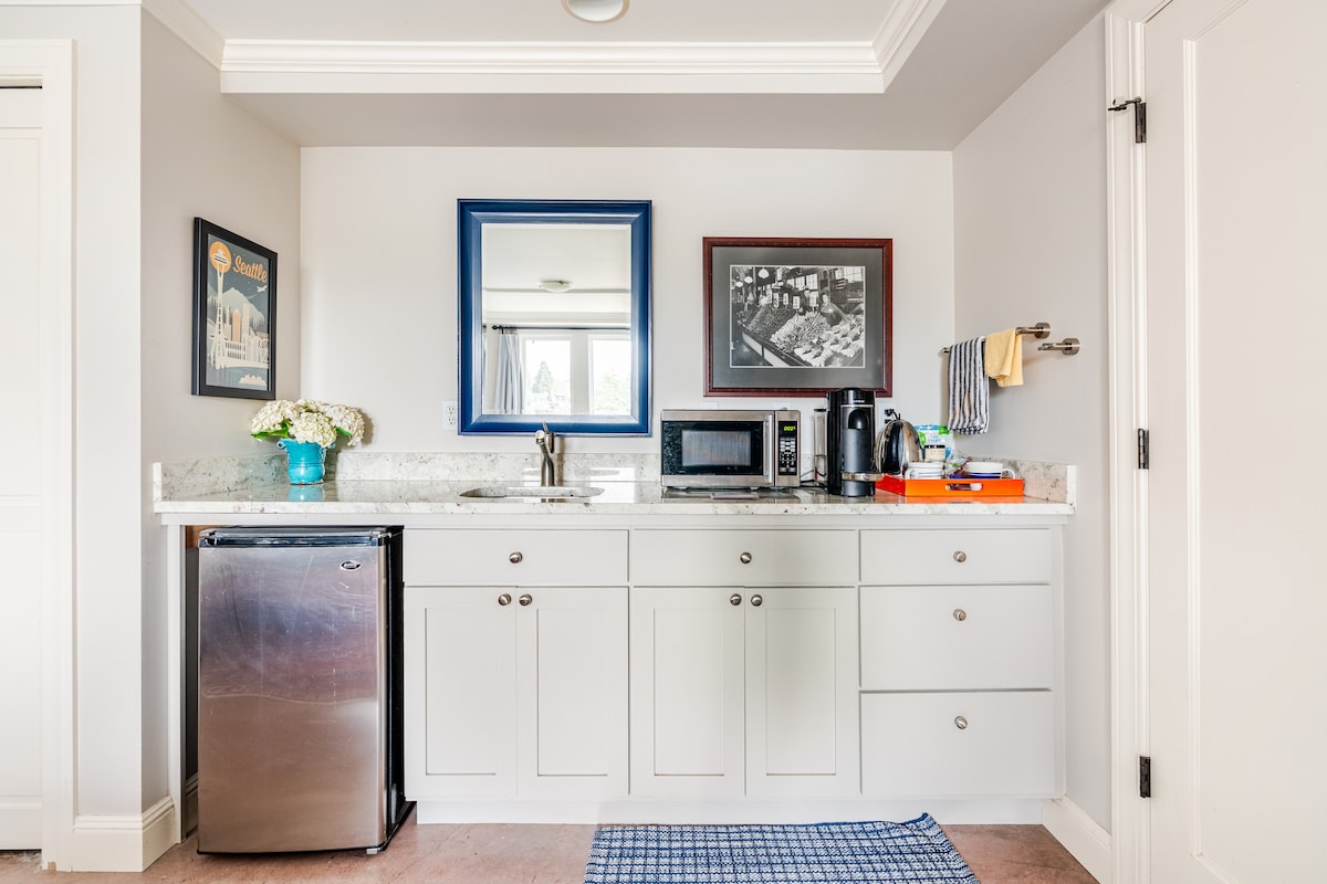 Daylight Laurelhurst Suite