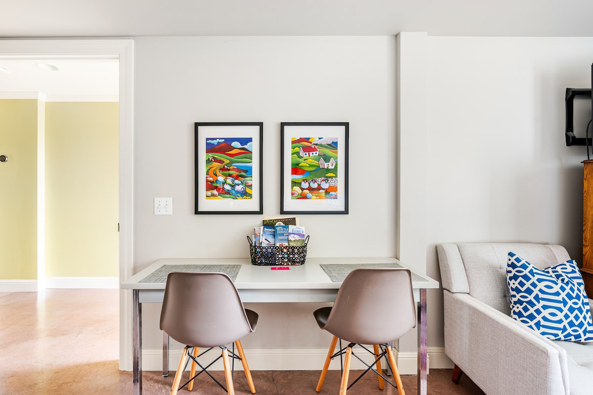 Daylight Laurelhurst Suite