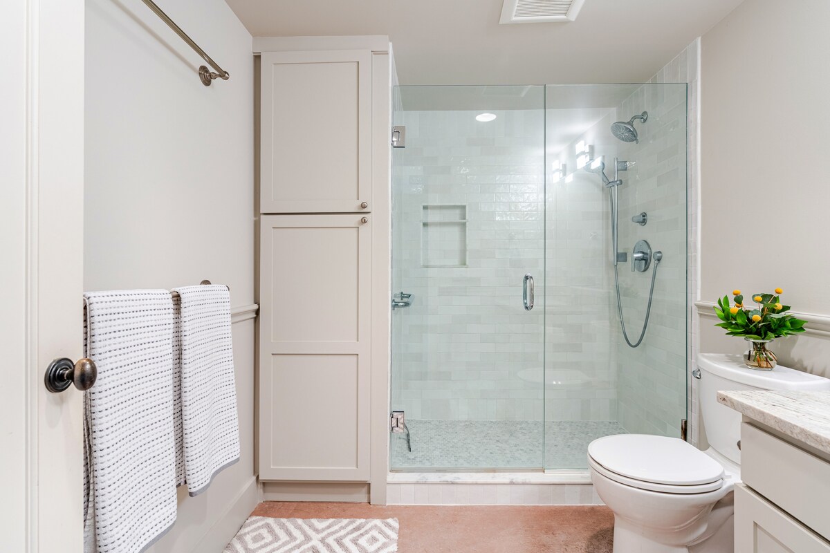 Daylight Laurelhurst Suite