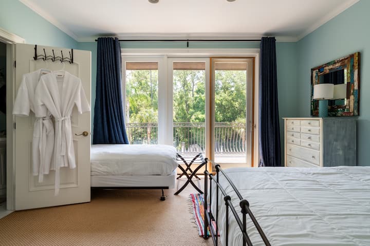 3号卧室俯瞰泳池