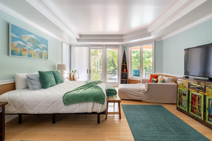 主卧室面向房子后面