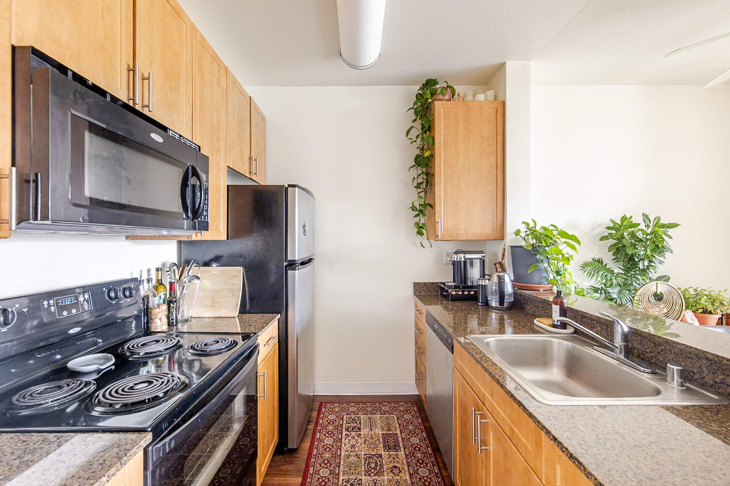 Sunlit Top-Floor 1BR w/ Pool View - Image 7