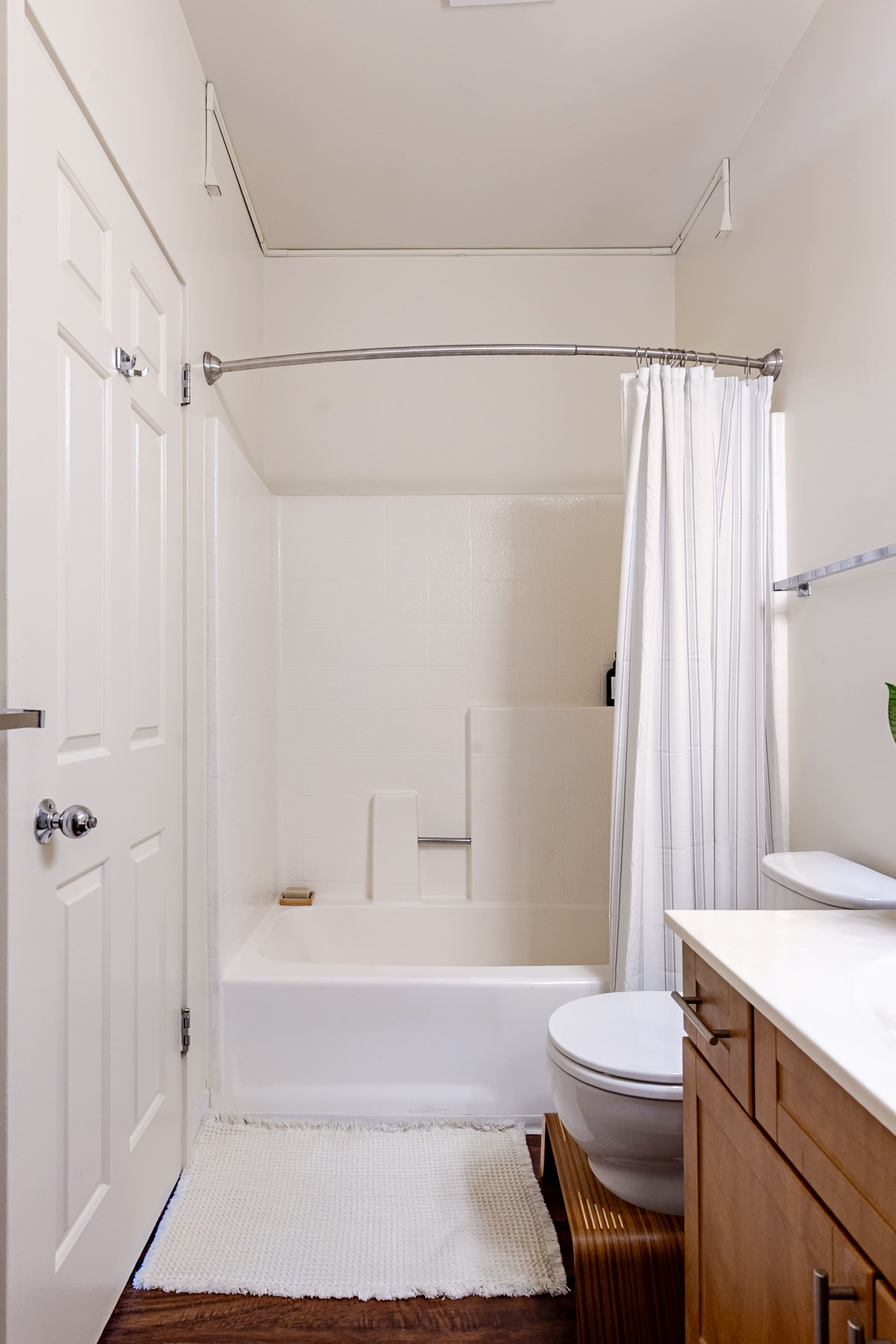 Sunlit Top-Floor 1BR w/ Pool View - Image 16