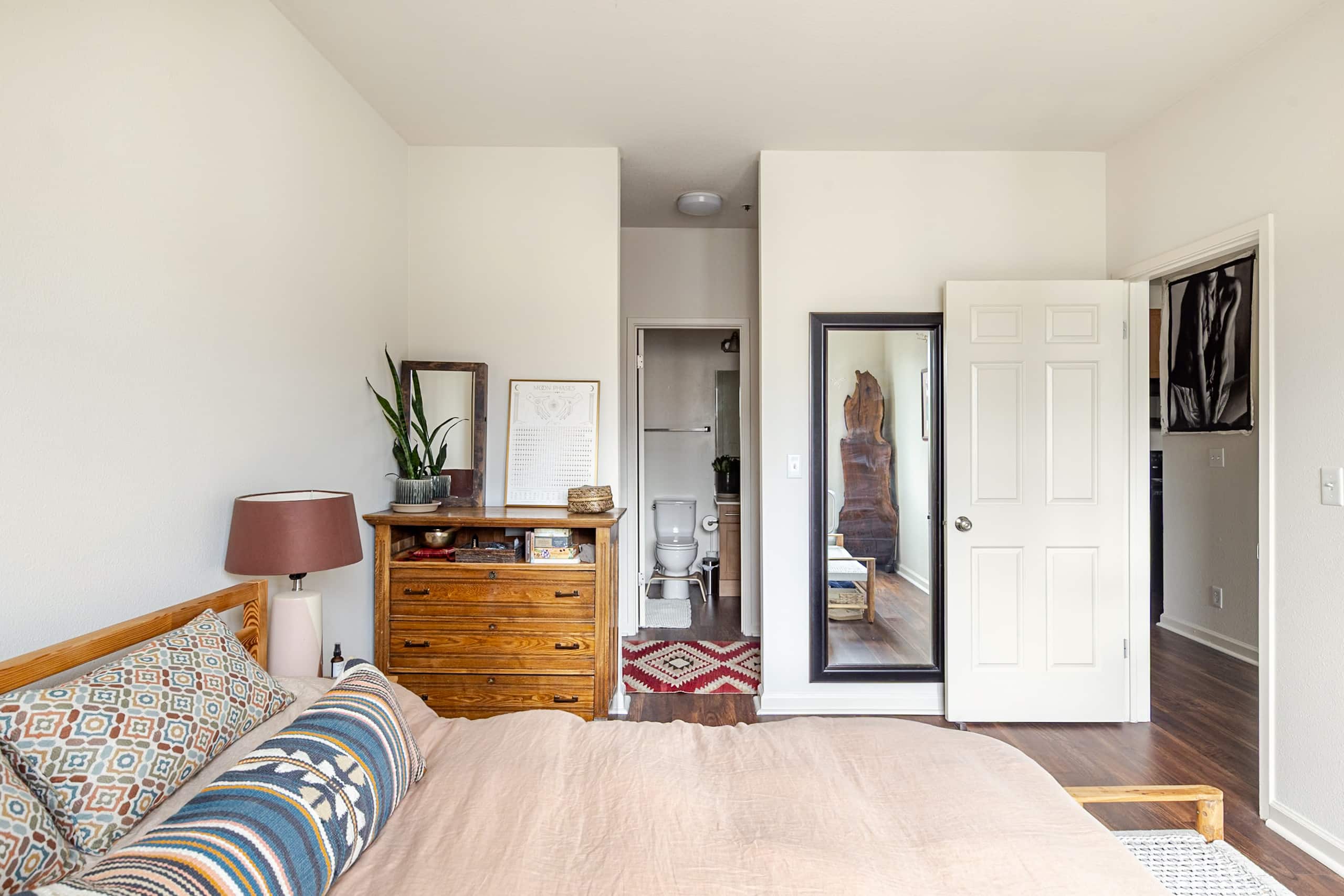 Sunlit Top-Floor 1BR w/ Pool View - Image 11