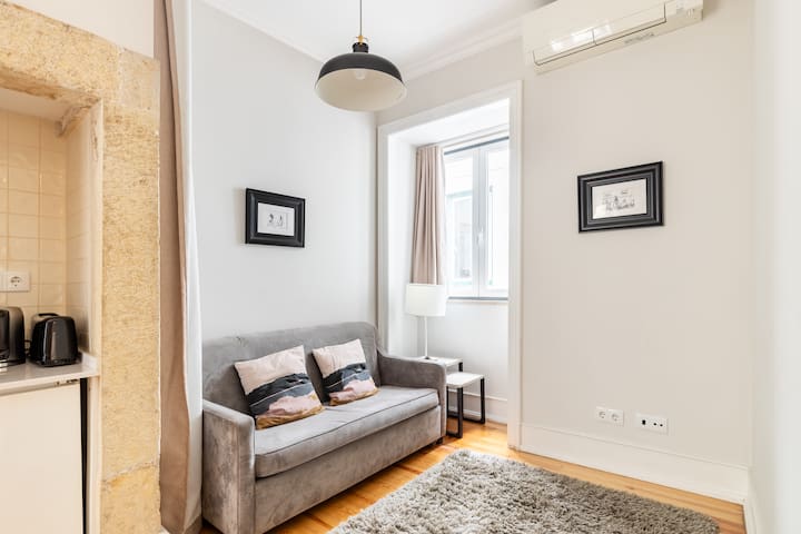 Iv-Bright Apartment with Balcony