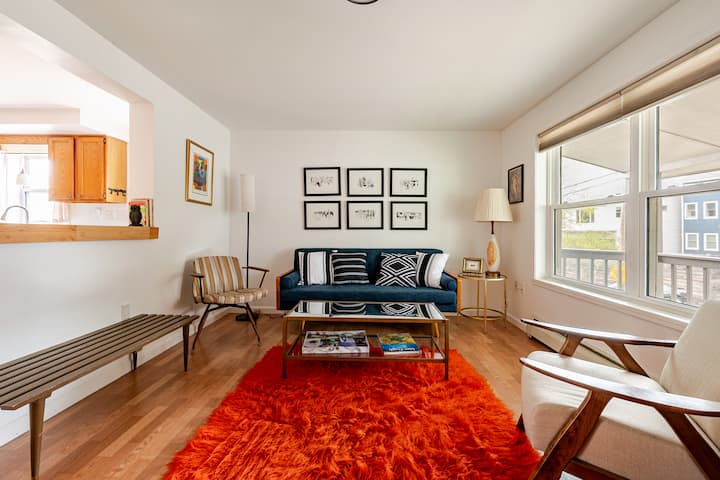 Hudson Sunset Cottage | Firepit, Views, & Walkable - Hudson, NY