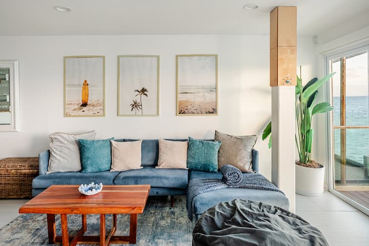 Beachfront Gem: Huge Deck, Rock Spa, Ocean Views - Malibu, CA