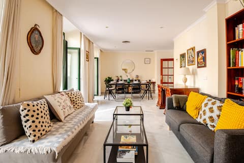 Propiedad de Airbnb exitosa: Wonderful Apartment next to the Malaga Cathedral en Soho