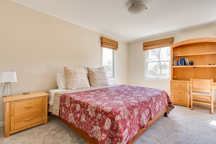 Luxury 5500 Sq ft Executive Home gallery image 4