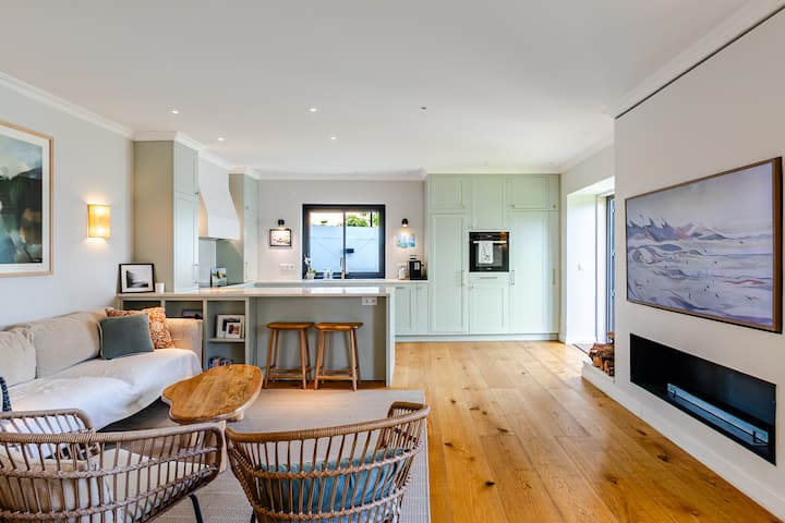 Cascais Beach Villa
Newly Renovated Home - Cascais