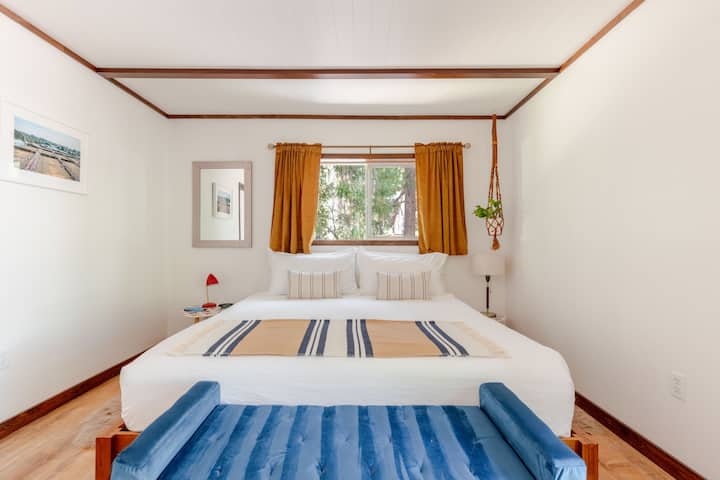 Primary bedroom. Epic king. Brand new medium/ firm mattress that in the winter also has the capability to heat up. By remote. Or by you. Heeey! 

Disclaimer: It's really quiet. In case you need your noise machine to drown out the silence.
