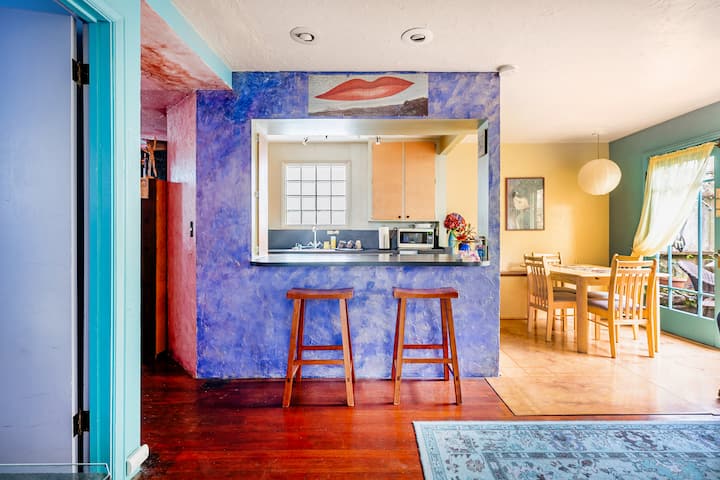Eclectic Artistic Garden Retreat/licensed - San Francisco, CA