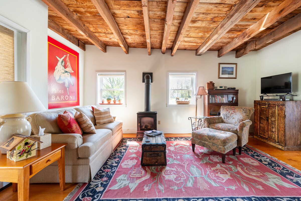 Top Airbnb: Pond Side R & R in Hudson Valley