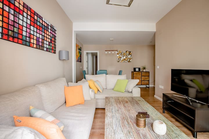 COMFORTABLE ROOM IN TRIANA VT/SE/00918