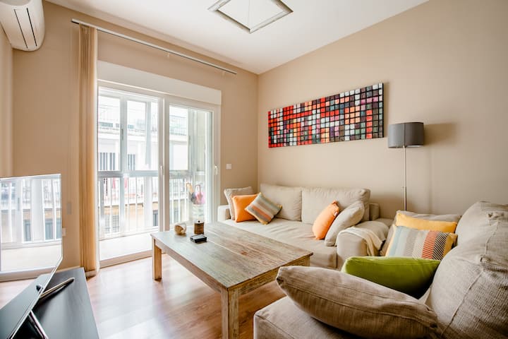 COMFORTABLE ROOM IN TRIANA VT/SE/00918
