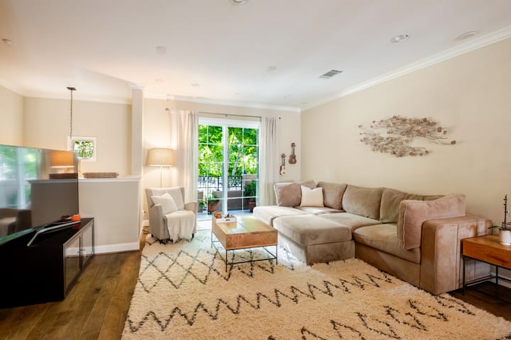 Bright Townhome W/ Park Views In Mondrian - Sunnyvale, CA