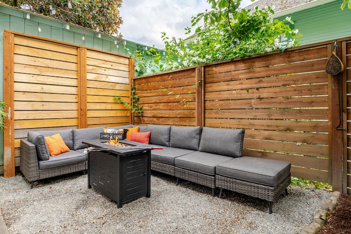Patio With Bbq+fire Pit, Rec Room With Tv+foosball - Seattle