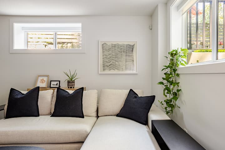 2-br Family Friendly Suite In North Vancouver - North Vancouver