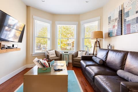 Remodeled 2BR Pet Friendly Apartment Irving Park