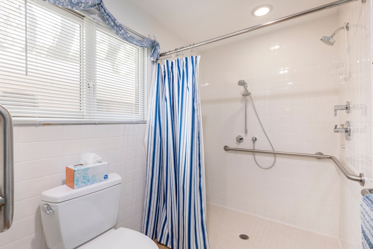 Murphy Oaks Guestroom