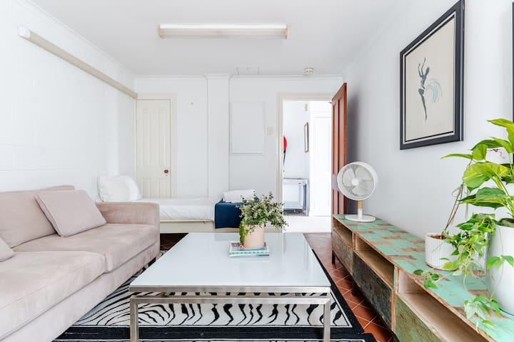 Exclusive Riverfront Queenslander Private Pool gallery image 3