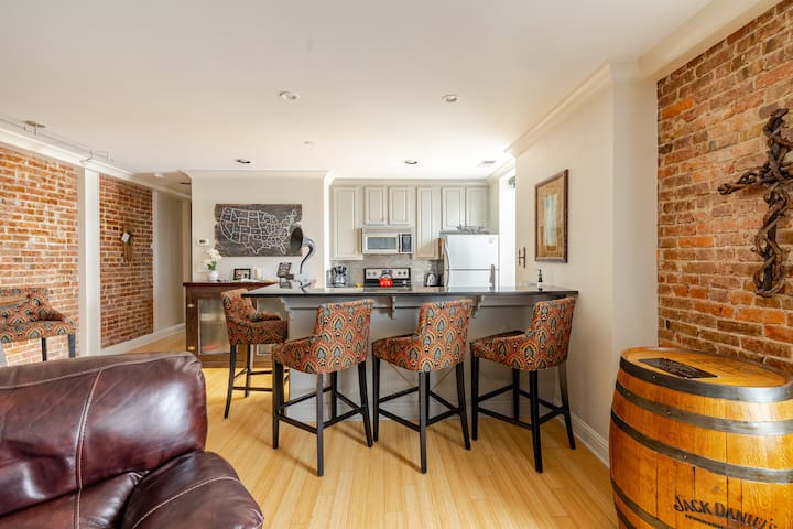 Convenient Downtown 2Bed & 2Bath! gallery image 2